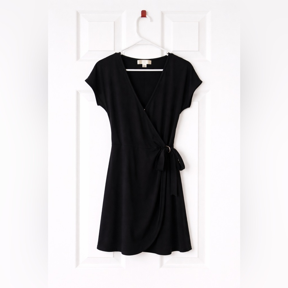 Michael Kors Black Wrap Dress | Vestido Negro Cruzado - Picture 4 of 4